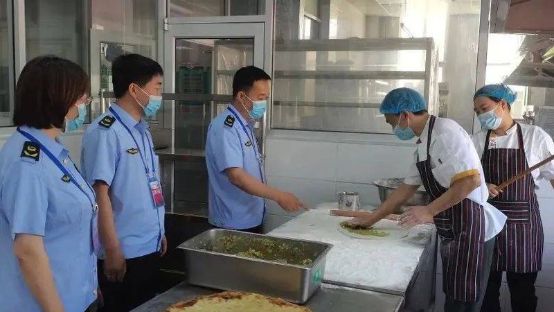 在确定了自身需求后，下一步是寻找合适的代加工厂商。可以通过以下途径获取信息：